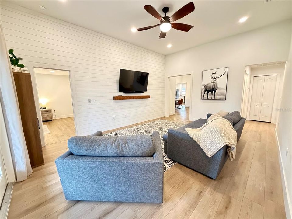 For Sale: $369,000 (4 beds, 2 baths, 1822 Square Feet)