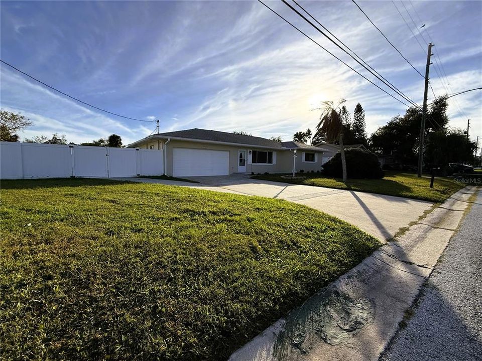 For Rent: $3,500 (3 beds, 2 baths, 1500 Square Feet)