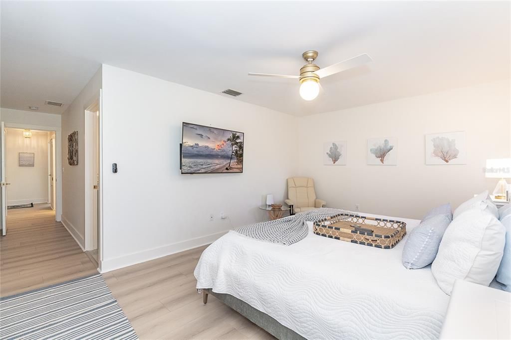 待售: $987,000 (4 贝兹, 2 浴室, 2423 平方英尺)