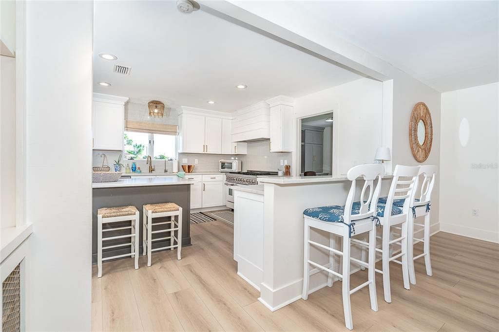 待售: $987,000 (4 贝兹, 2 浴室, 2423 平方英尺)