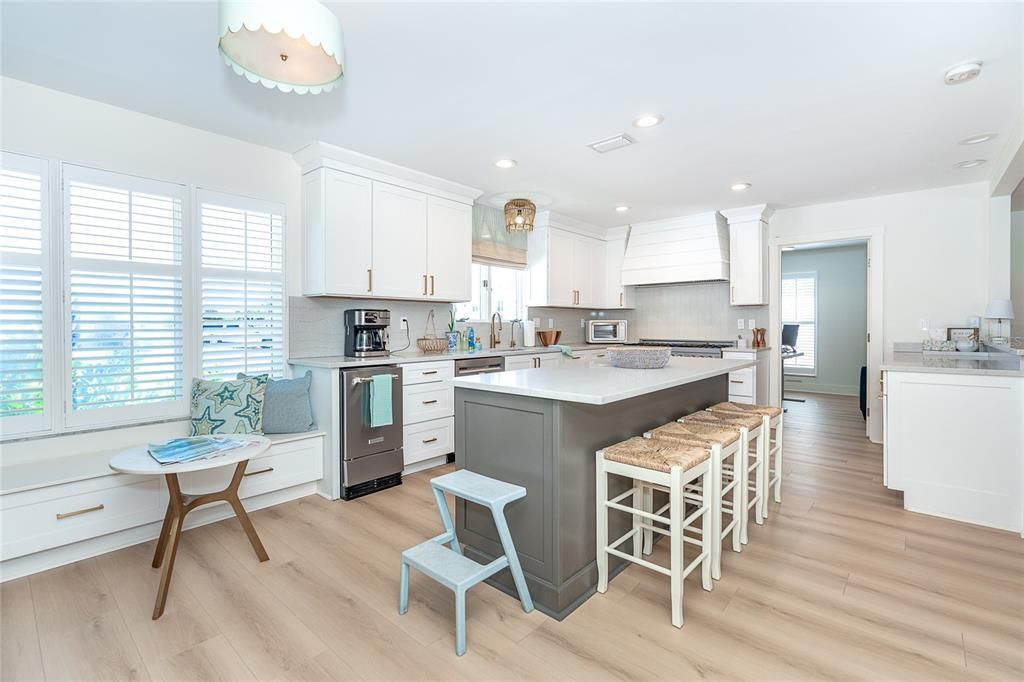 待售: $987,000 (4 贝兹, 2 浴室, 2423 平方英尺)