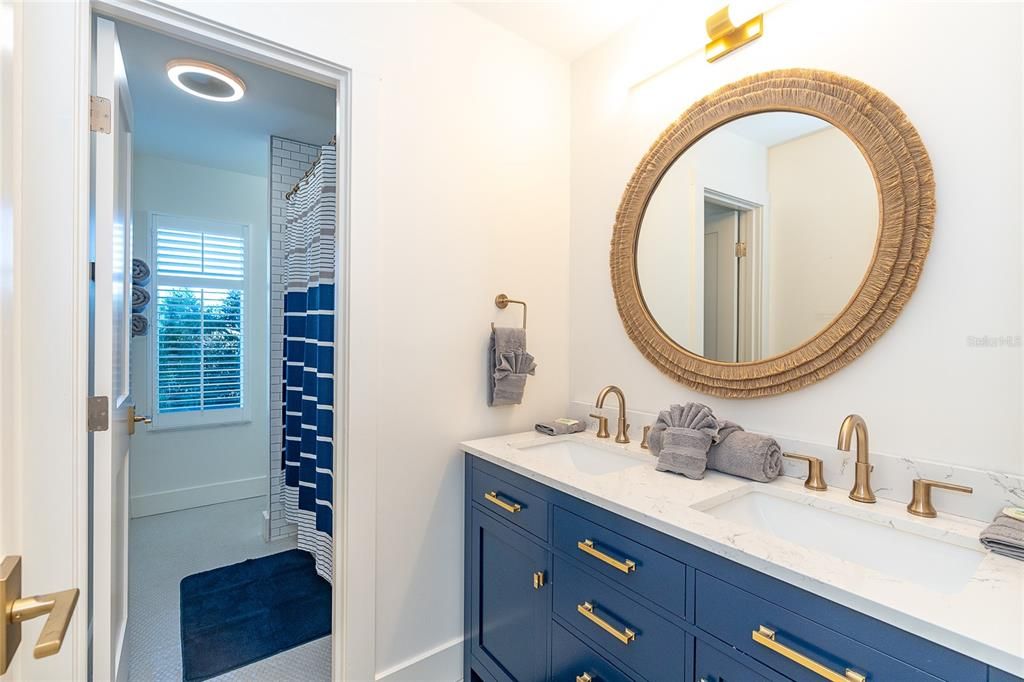 待售: $987,000 (4 贝兹, 2 浴室, 2423 平方英尺)