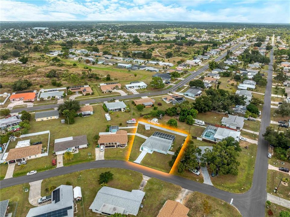 Под контрактом: $250,000 (2 спален, 2 ванн, 1230 Квадратных фут)