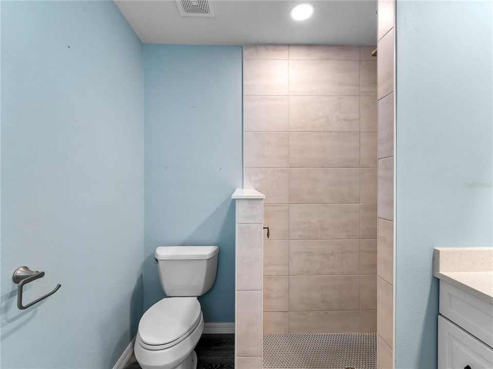 Под контрактом: $250,000 (2 спален, 2 ванн, 1230 Квадратных фут)