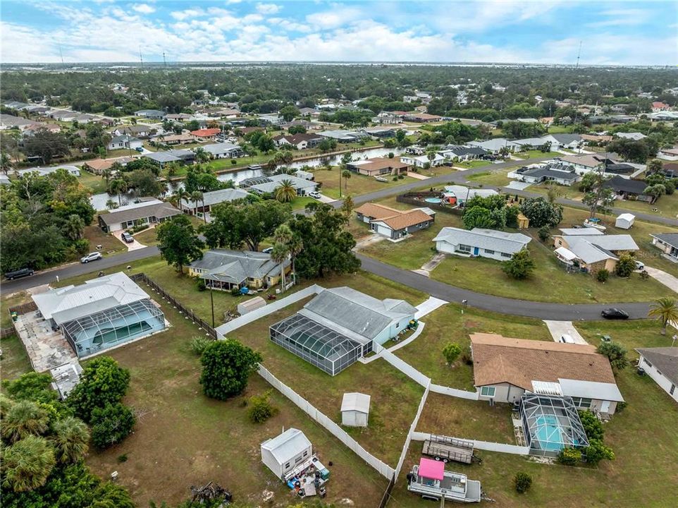 Под контрактом: $250,000 (2 спален, 2 ванн, 1230 Квадратных фут)