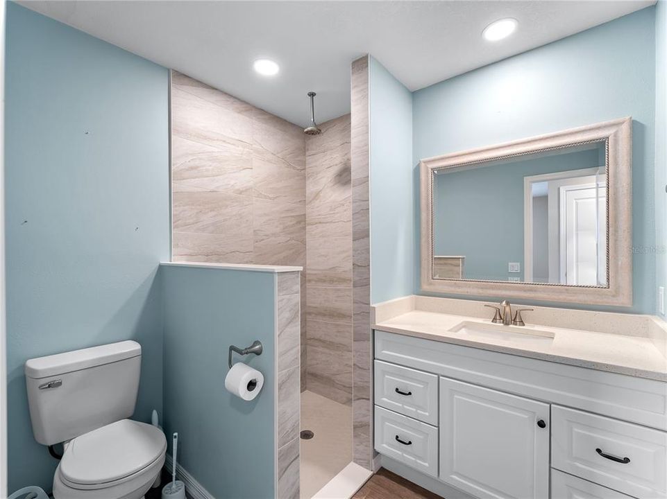 Под контрактом: $250,000 (2 спален, 2 ванн, 1230 Квадратных фут)