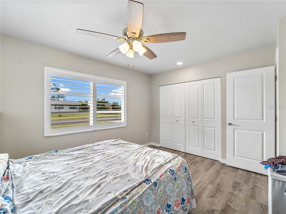 Под контрактом: $250,000 (2 спален, 2 ванн, 1230 Квадратных фут)