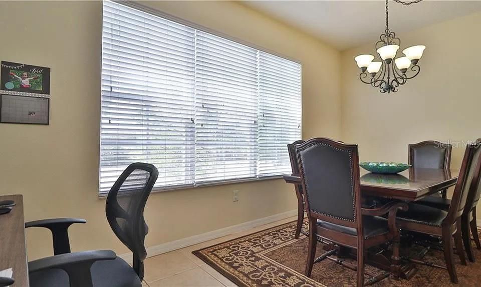 En Venta: $294,000 (3 camas, 3 baños, 2133 Pies cuadrados)