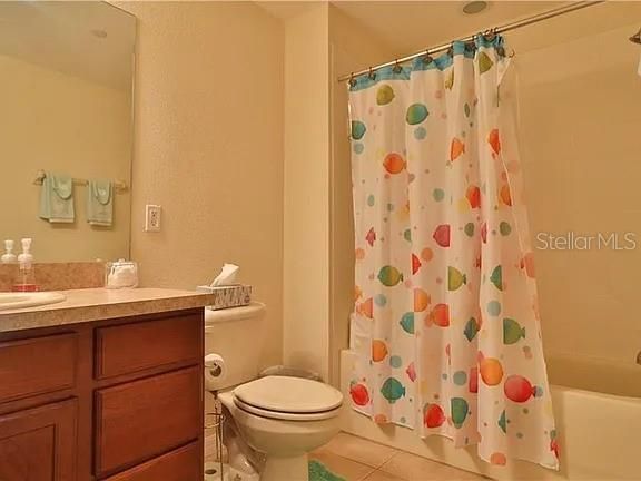 En Venta: $294,000 (3 camas, 3 baños, 2133 Pies cuadrados)