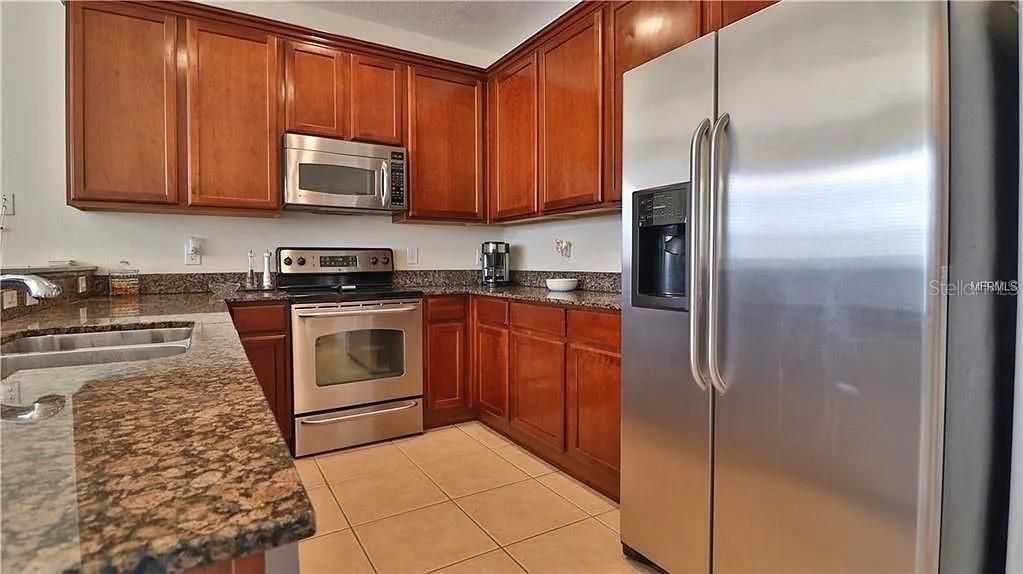 En Venta: $294,000 (3 camas, 3 baños, 2133 Pies cuadrados)