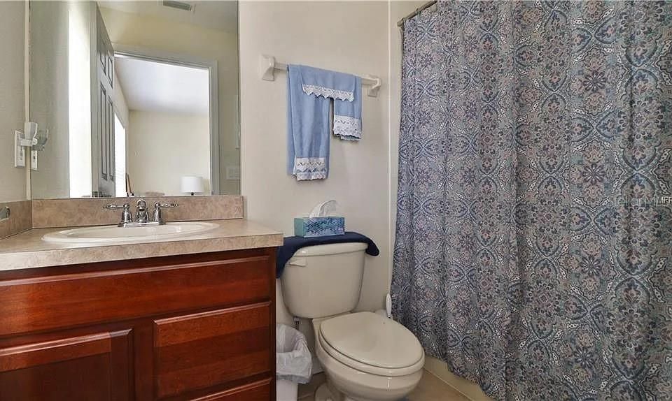 En Venta: $294,000 (3 camas, 3 baños, 2133 Pies cuadrados)