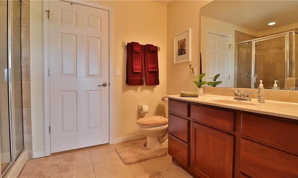 En Venta: $294,000 (3 camas, 3 baños, 2133 Pies cuadrados)