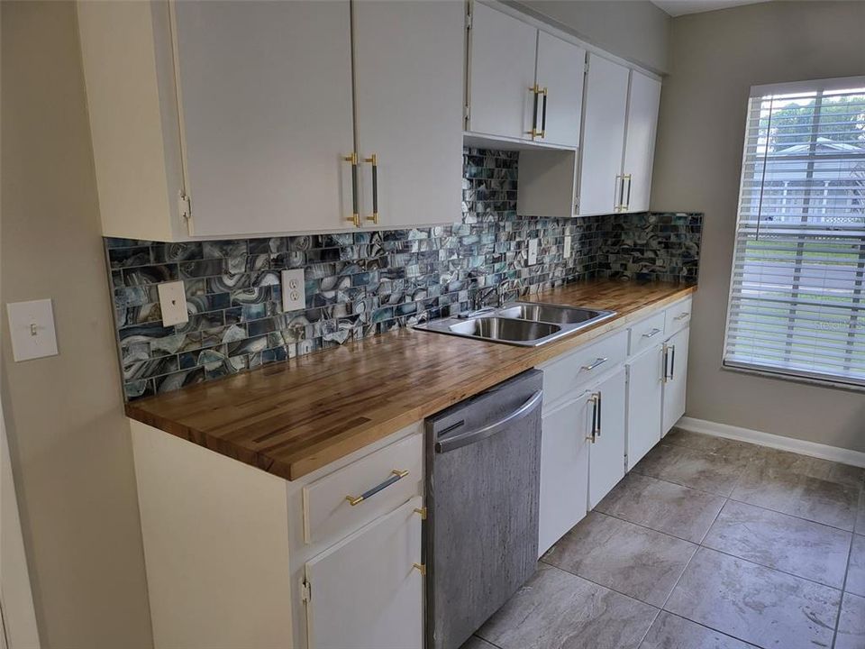 出租: $1,690 (2 贝兹, 1 浴室, 1266 平方英尺)