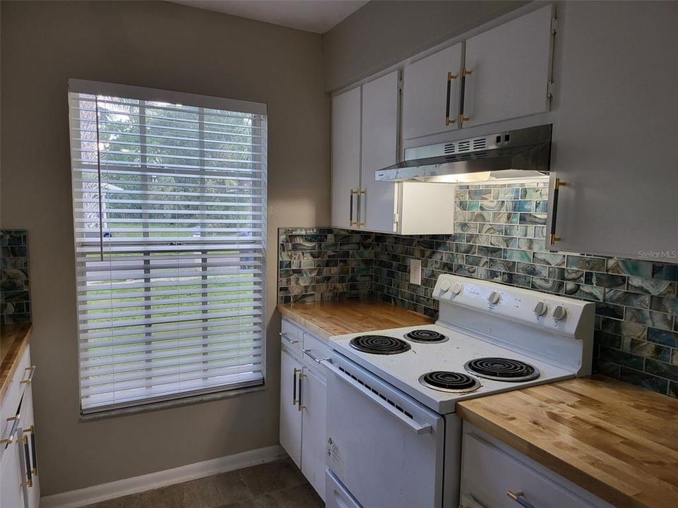 出租: $1,690 (2 贝兹, 1 浴室, 1266 平方英尺)