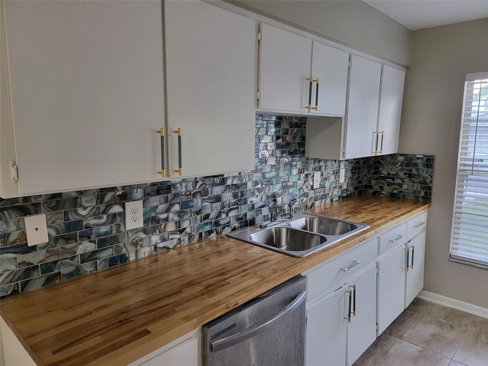 出租: $1,690 (2 贝兹, 1 浴室, 1266 平方英尺)