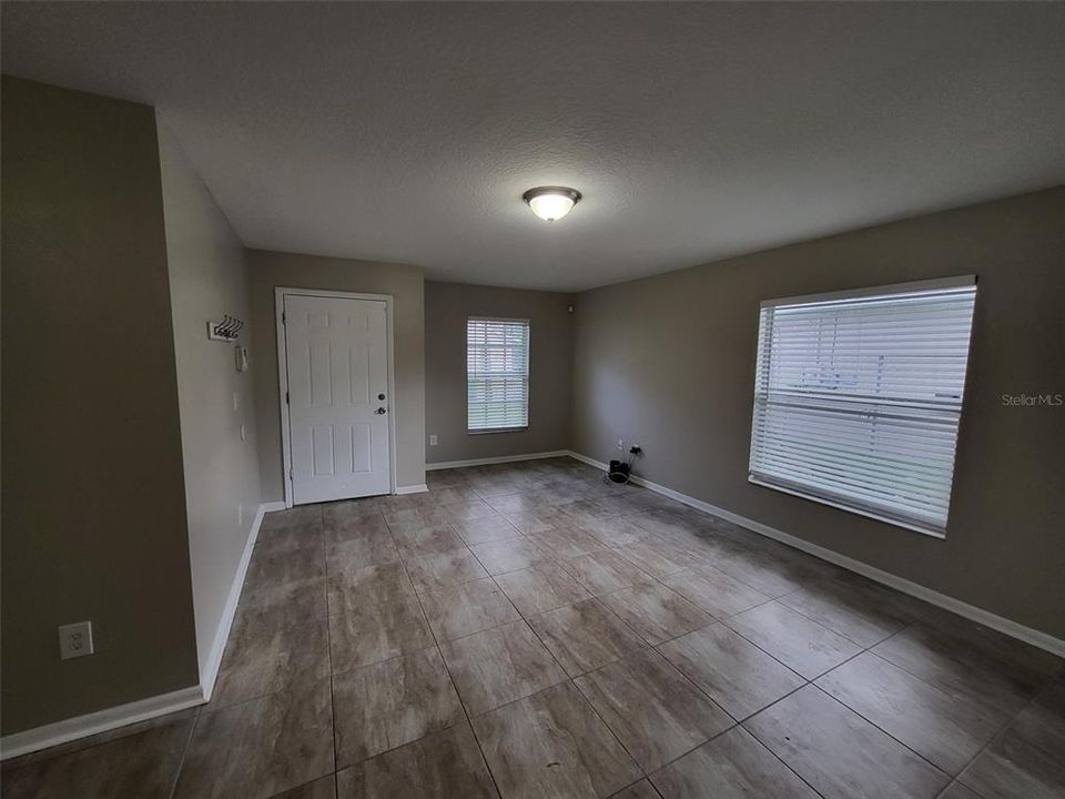 出租: $1,690 (2 贝兹, 1 浴室, 1266 平方英尺)