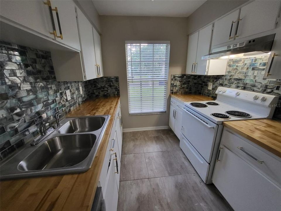 出租: $1,690 (2 贝兹, 1 浴室, 1266 平方英尺)