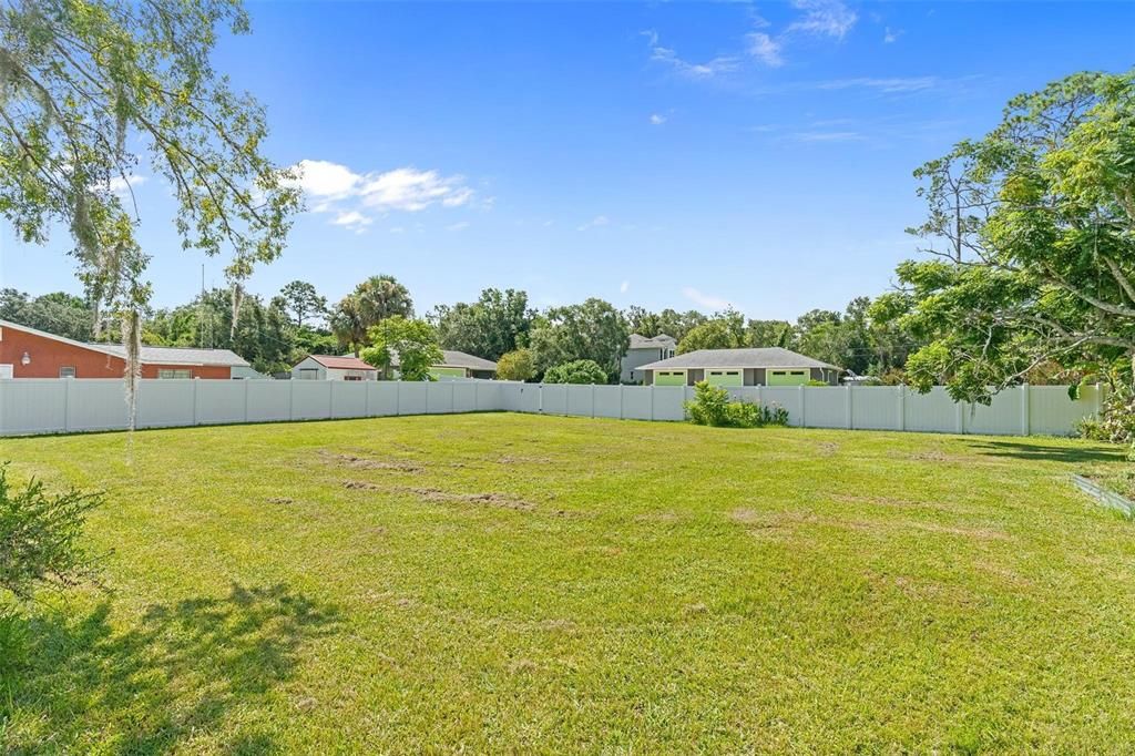 待售: $80,000 (0.22 acres)