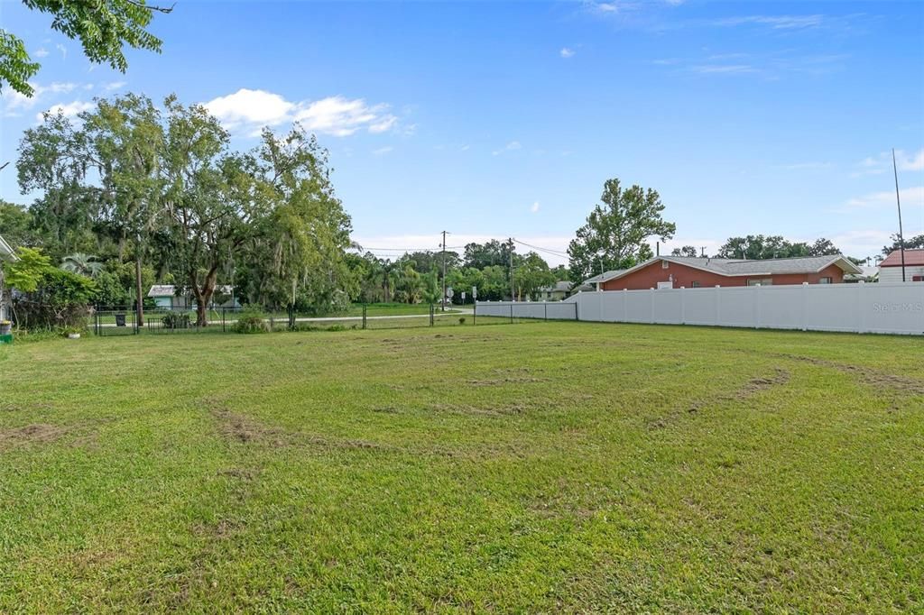 待售: $80,000 (0.22 acres)