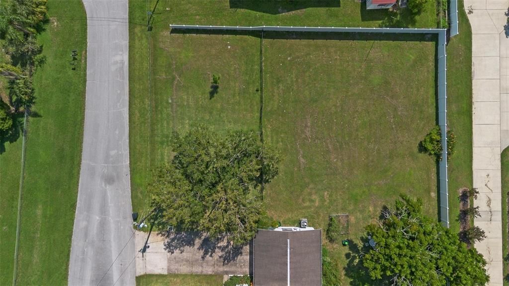 待售: $80,000 (0.22 acres)