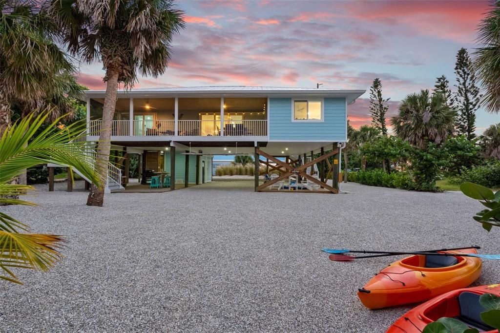 For Sale: $1,265,000 (3 beds, 2 baths, 1484 Square Feet)