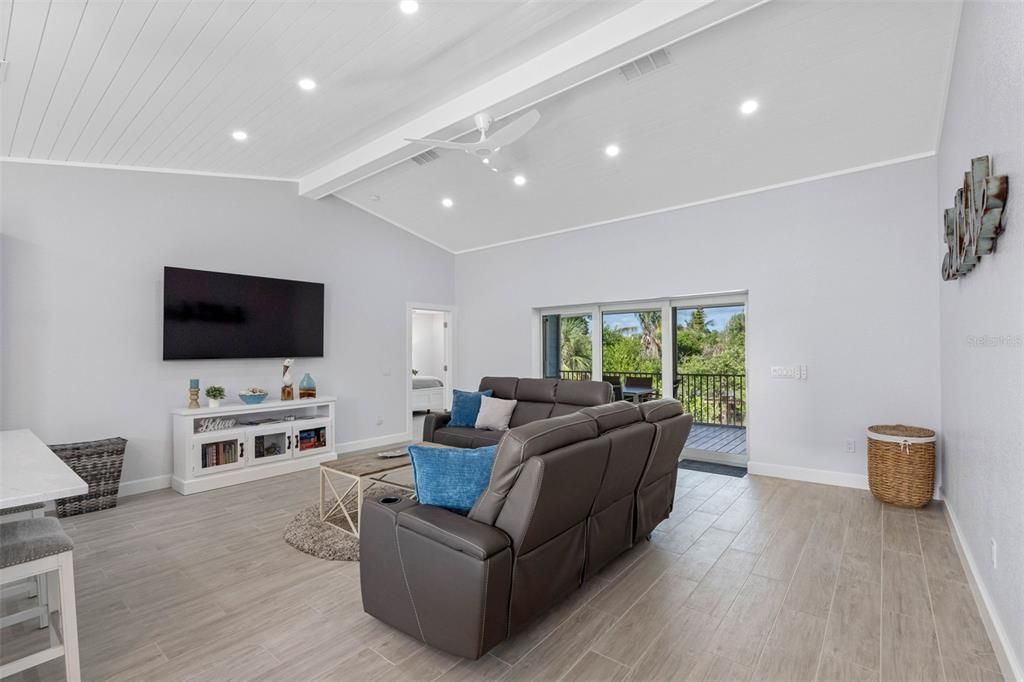 For Sale: $1,265,000 (3 beds, 2 baths, 1484 Square Feet)