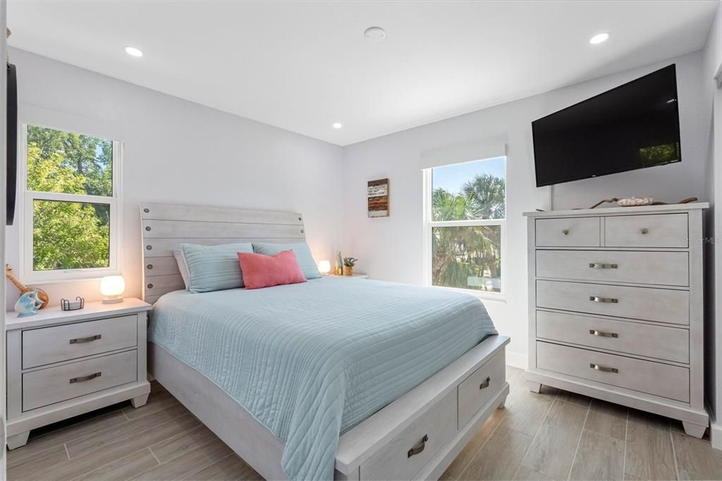 For Sale: $1,265,000 (3 beds, 2 baths, 1484 Square Feet)