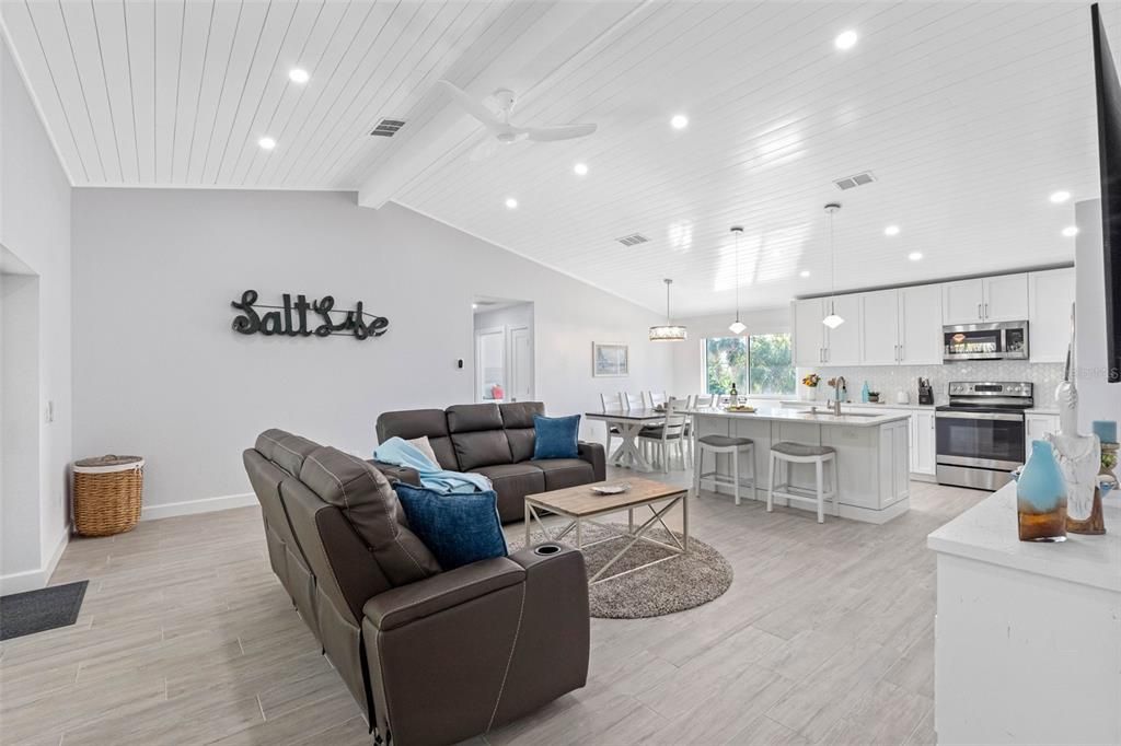 For Sale: $1,265,000 (3 beds, 2 baths, 1484 Square Feet)