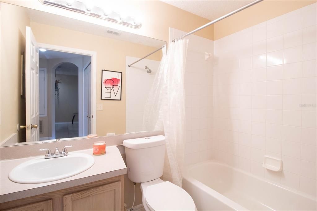 На продажу: $230,000 (3 спален, 2 ванн, 1136 Квадратных фут)