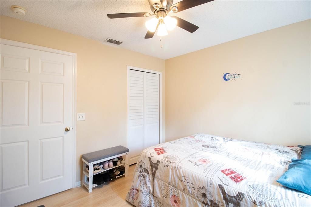 На продажу: $230,000 (3 спален, 2 ванн, 1136 Квадратных фут)