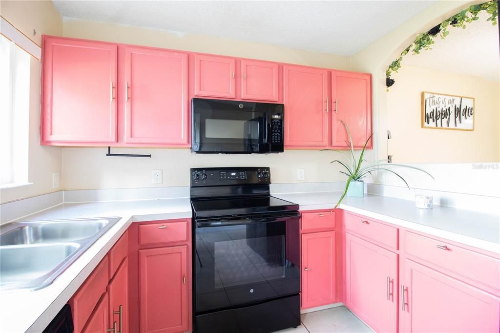 На продажу: $230,000 (3 спален, 2 ванн, 1136 Квадратных фут)