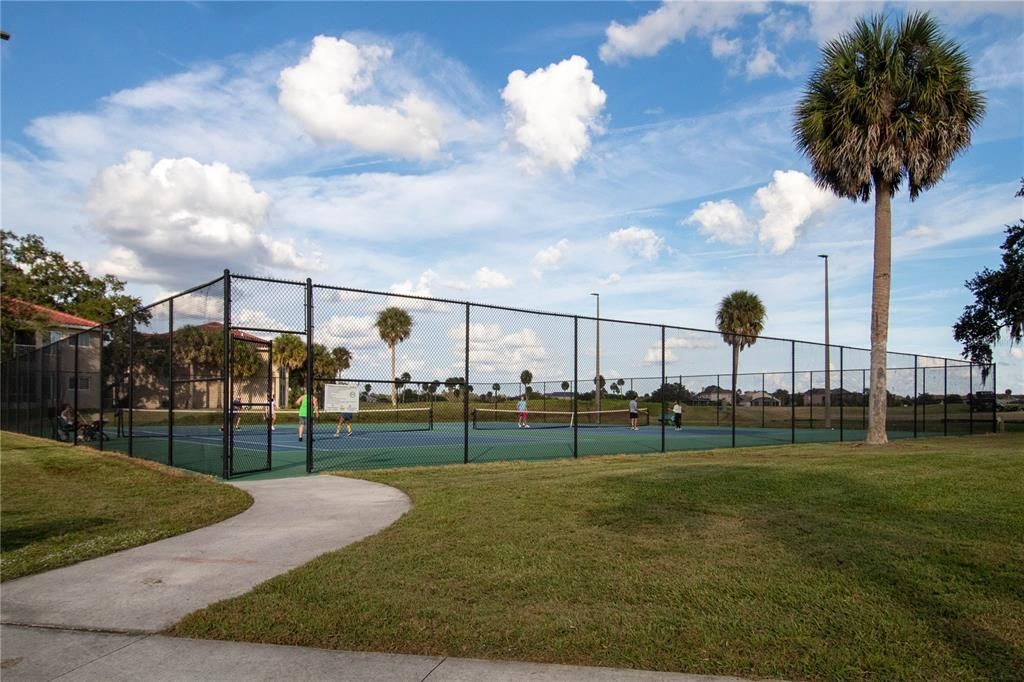 На продажу: $230,000 (3 спален, 2 ванн, 1136 Квадратных фут)