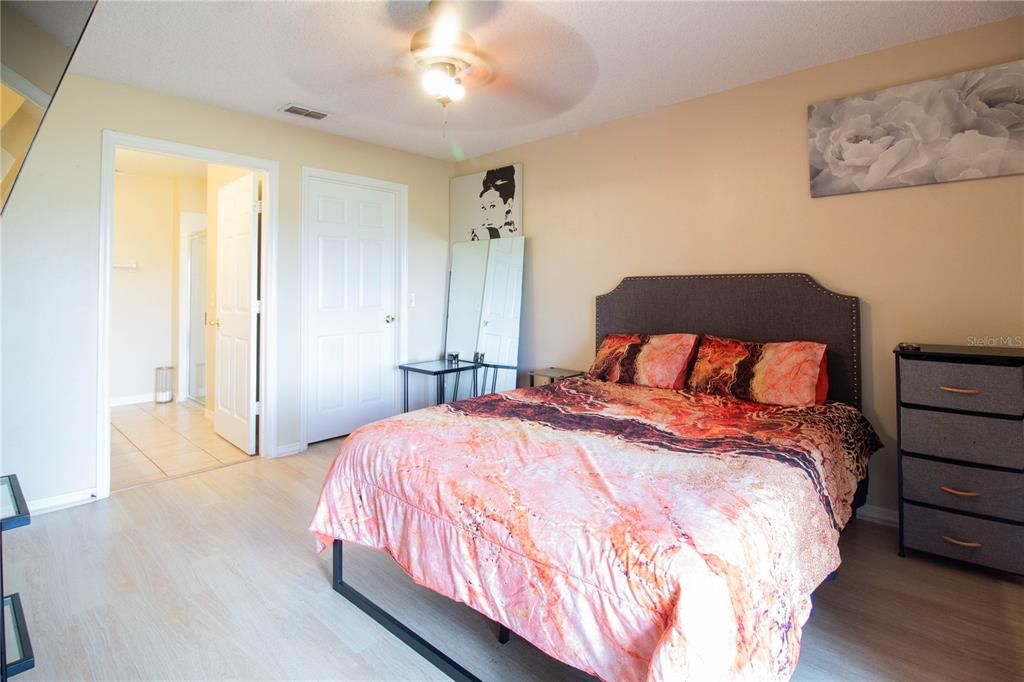 На продажу: $230,000 (3 спален, 2 ванн, 1136 Квадратных фут)