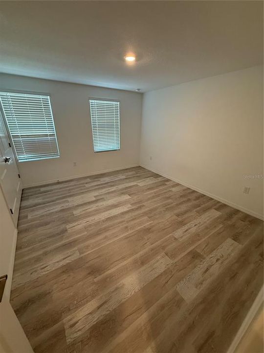 合同活跃: $1,750 (2 贝兹, 2 浴室, 1275 平方英尺)