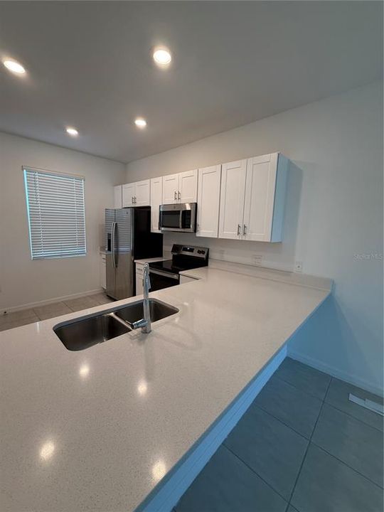 合同活跃: $1,750 (2 贝兹, 2 浴室, 1275 平方英尺)