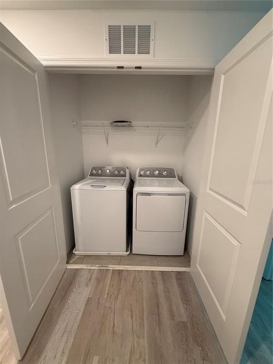 合同活跃: $1,750 (2 贝兹, 2 浴室, 1275 平方英尺)