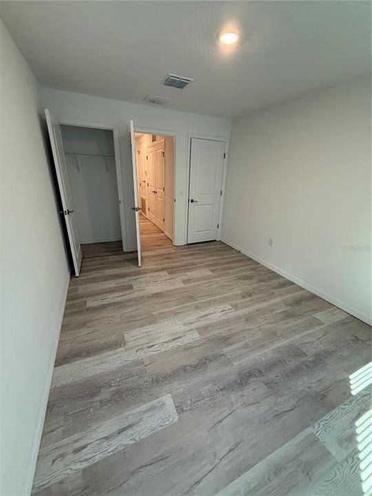 合同活跃: $1,750 (2 贝兹, 2 浴室, 1275 平方英尺)