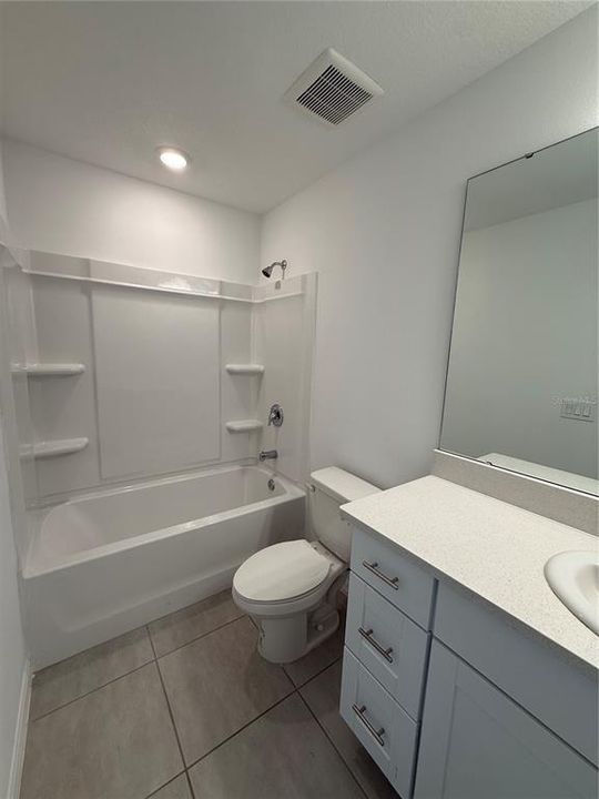 合同活跃: $1,750 (2 贝兹, 2 浴室, 1275 平方英尺)