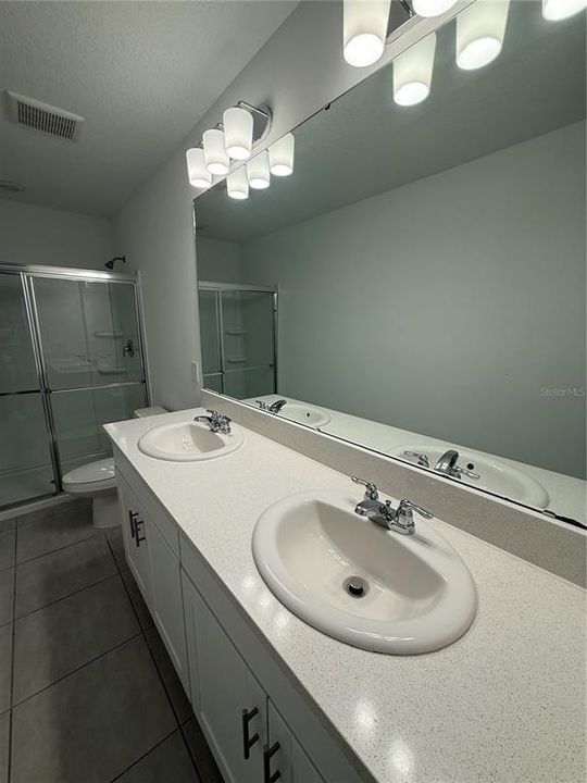 合同活跃: $1,750 (2 贝兹, 2 浴室, 1275 平方英尺)