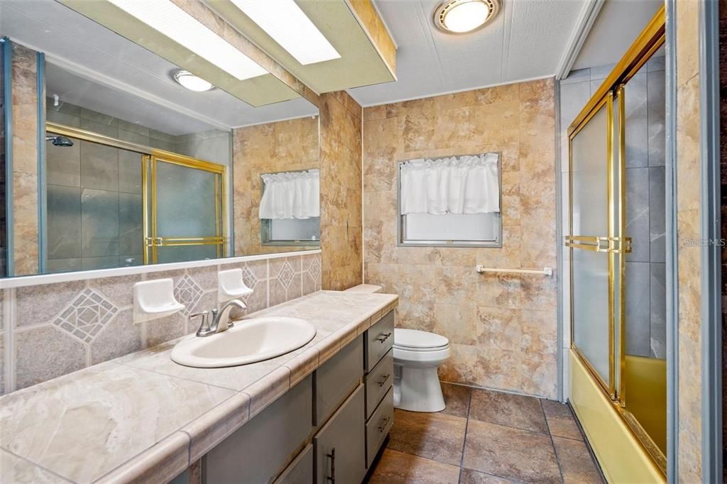 待售: $143,000 (2 贝兹, 2 浴室, 1278 平方英尺)