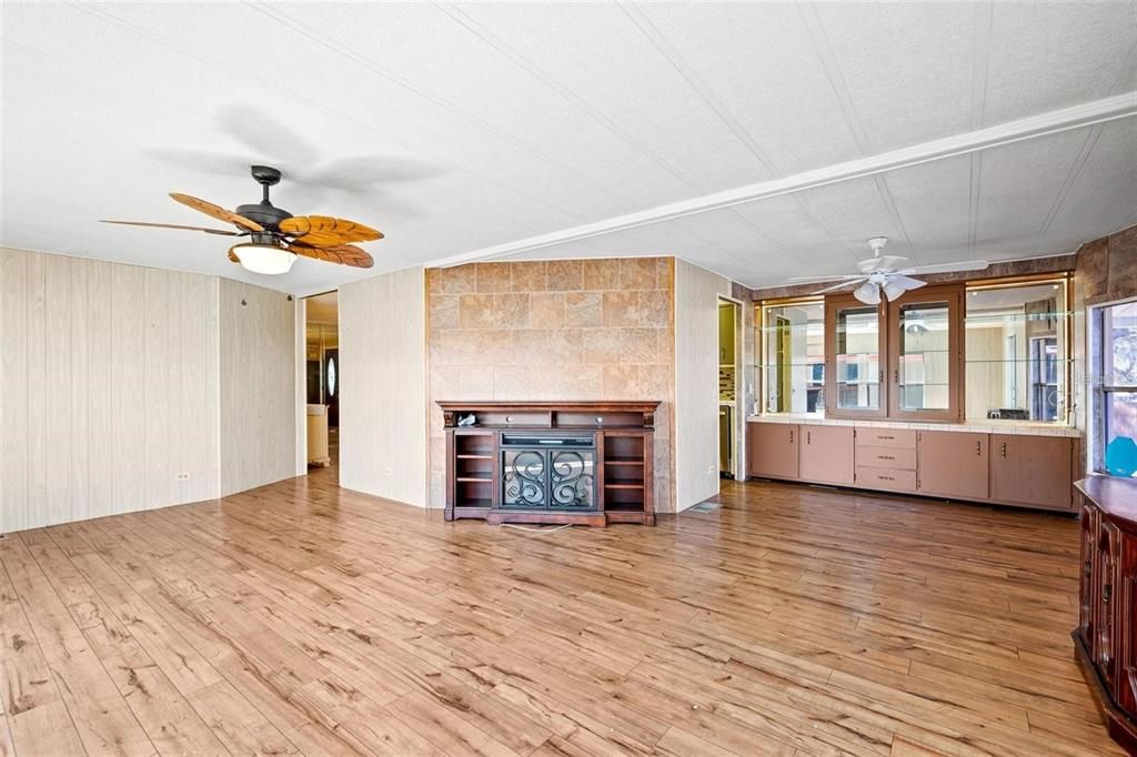 待售: $143,000 (2 贝兹, 2 浴室, 1278 平方英尺)