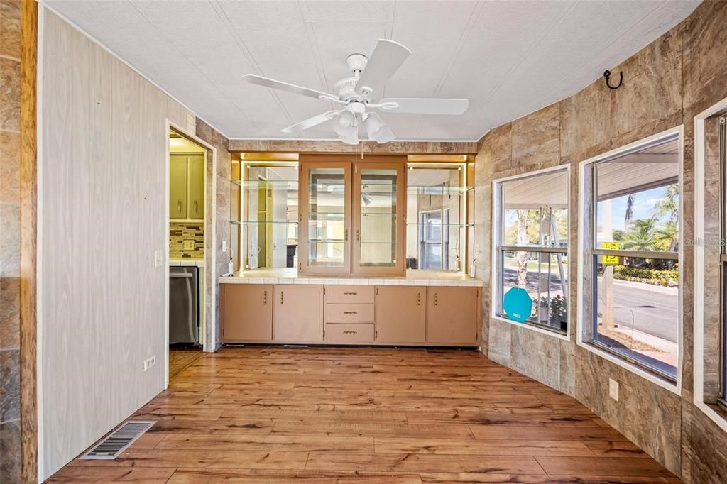 待售: $143,000 (2 贝兹, 2 浴室, 1278 平方英尺)