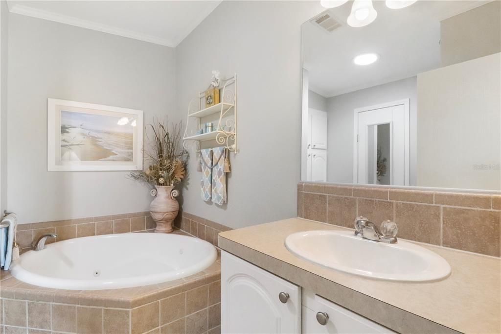 For Sale: $299,000 (2 beds, 2 baths, 1329 Square Feet)