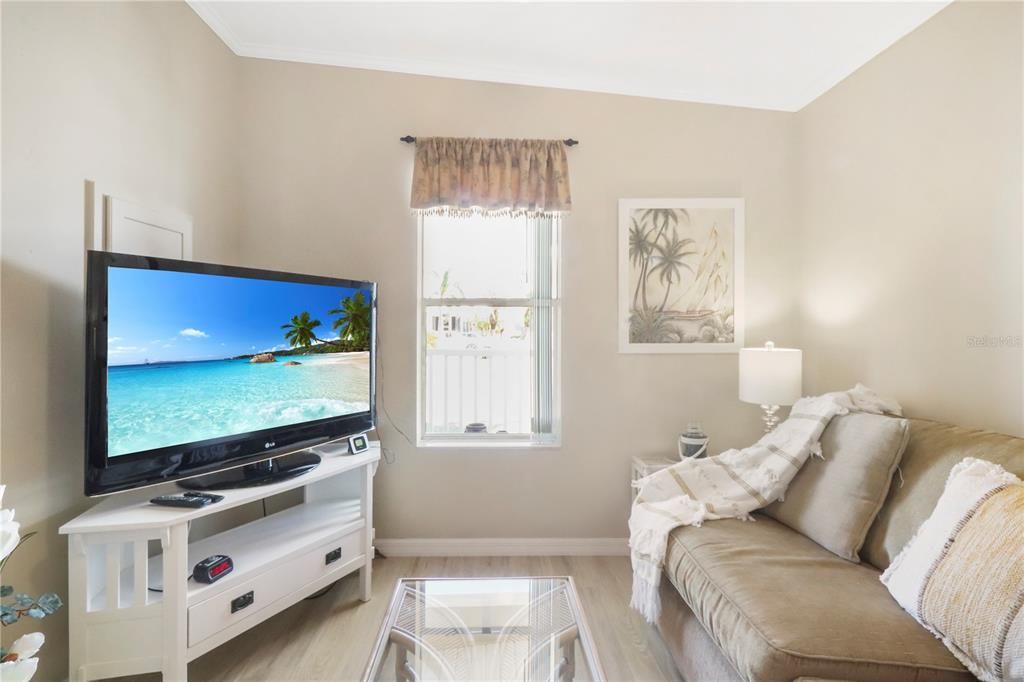 For Sale: $299,000 (2 beds, 2 baths, 1329 Square Feet)