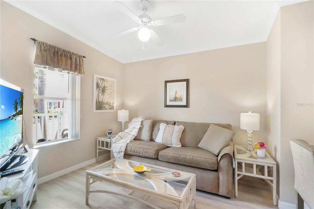 For Sale: $299,000 (2 beds, 2 baths, 1329 Square Feet)