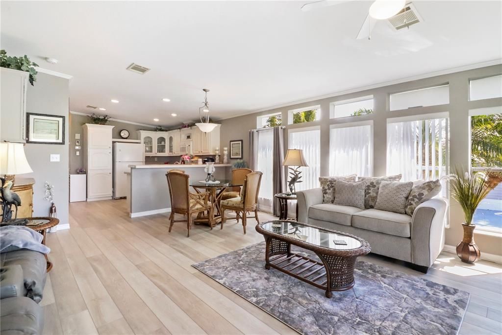 For Sale: $299,000 (2 beds, 2 baths, 1329 Square Feet)