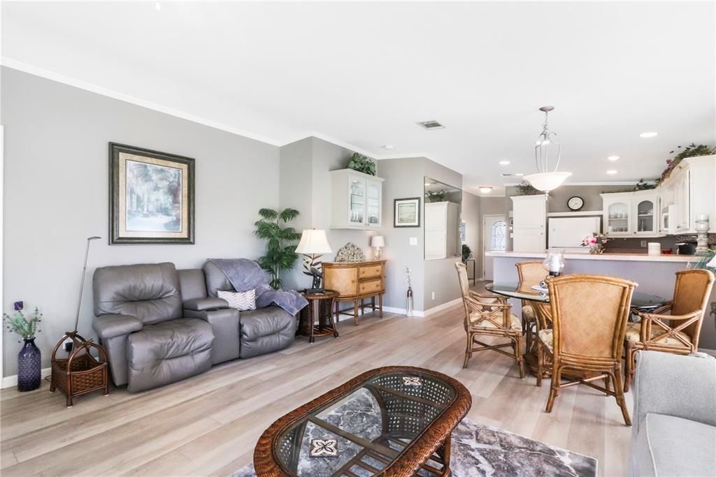 For Sale: $299,000 (2 beds, 2 baths, 1329 Square Feet)