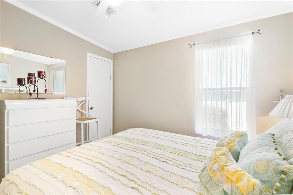 For Sale: $299,000 (2 beds, 2 baths, 1329 Square Feet)