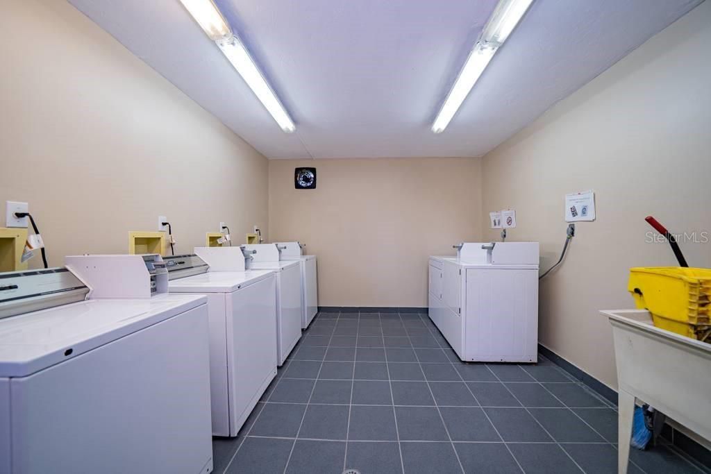 For Sale: $299,000 (2 beds, 2 baths, 1329 Square Feet)