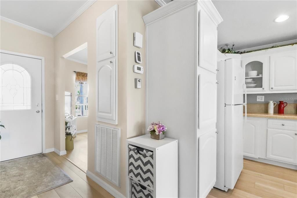 For Sale: $299,000 (2 beds, 2 baths, 1329 Square Feet)